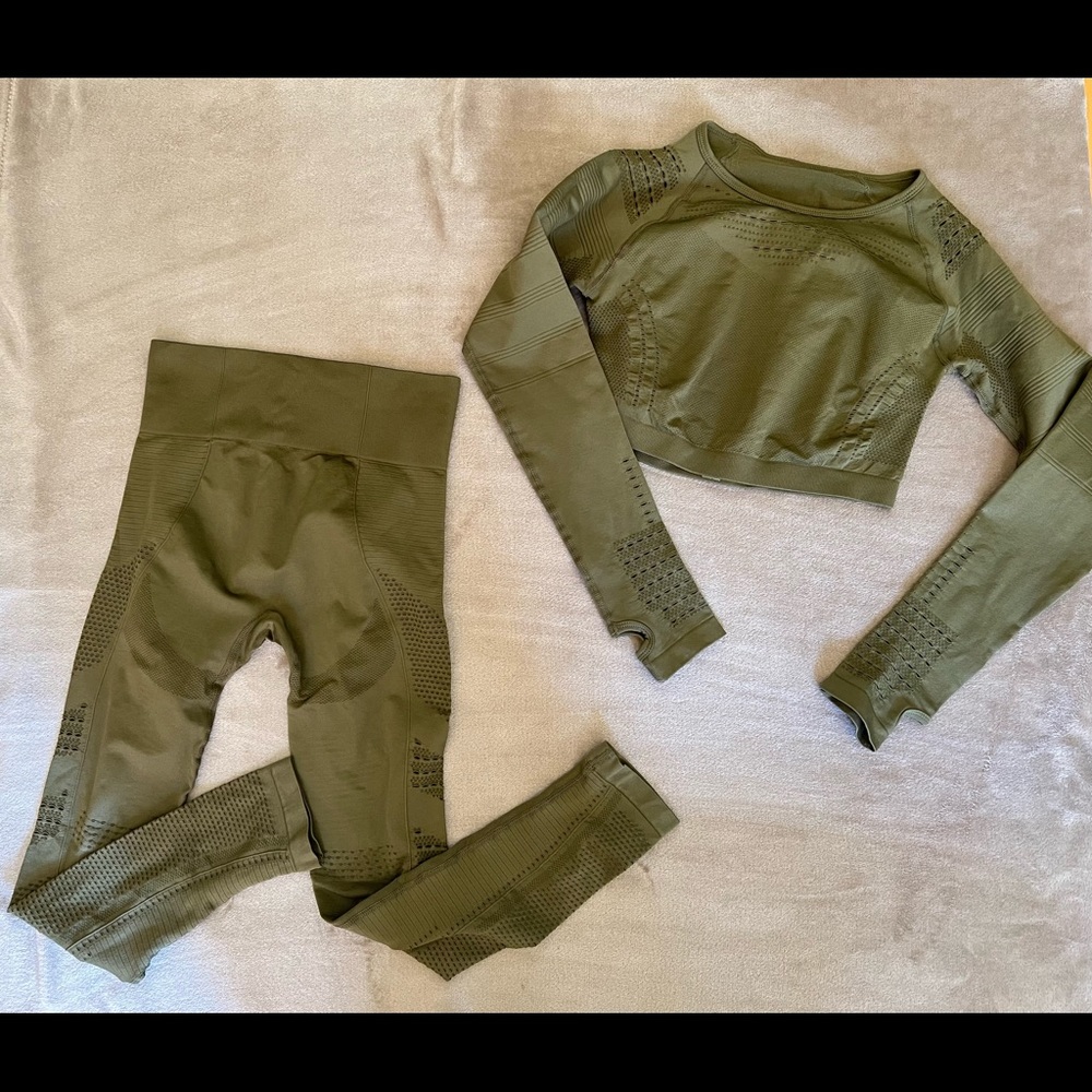 All 3 sets for $70 willing to sell separate 💗